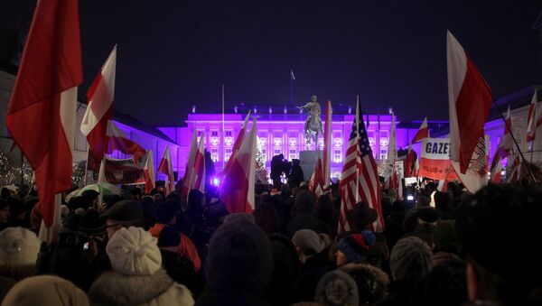 Manifestación progubernamental en Varsovia, Polonia - Sputnik Mundo