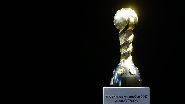 El trofeo de la Copa Confederaciones 2017 - Sputnik Mundo