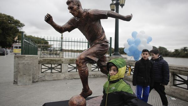 La estatua de Messi en Buenos Aires - Sputnik Mundo