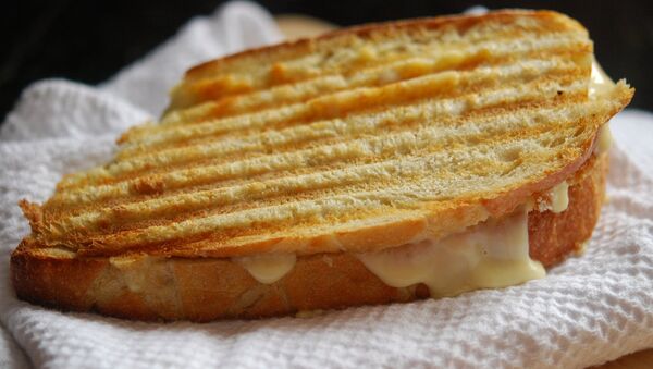 Sándwich tostado de queso - Sputnik Mundo