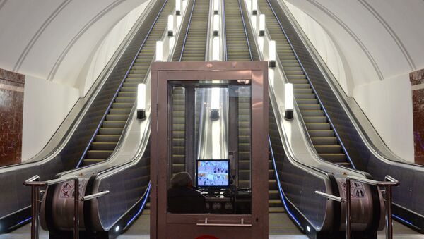 Las escaleras mecánicas en la estación Frúnzenskaya del metro de Moscú - Sputnik Mundo