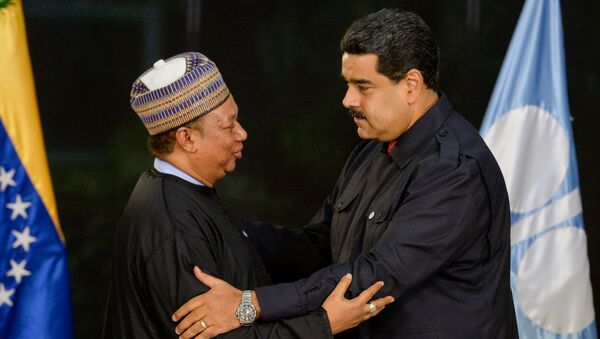 El secretario general del OPEP, Mohammed Barkindo, y el presidente de Venezuela, Nicolás Maduro - Sputnik Mundo