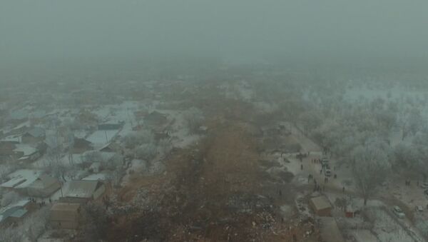 Un dron filma la pista de la muerte del avión caído cerca de Biskek - Sputnik Mundo