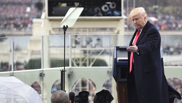 US President Donald Trump thanks former US President Barack Obama during the Presidential Inauguration at the US Capitol in Washington, DC, on January 20, 2017. - Sputnik Mundo