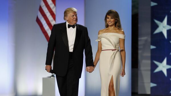 El presidente de EEUU, Donald Trump, y su esposa Melania, antes del baile inaugural - Sputnik Mundo