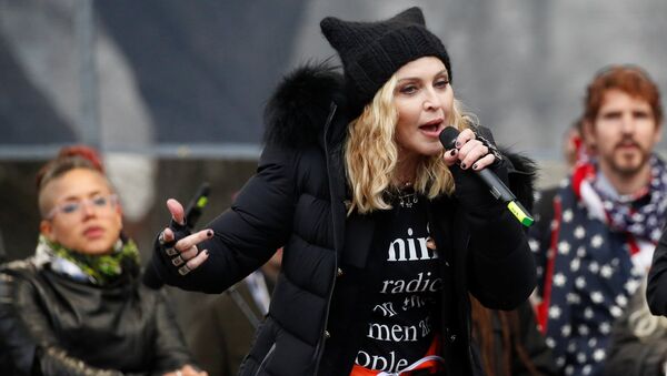 La cantante Madonna durante la Marcha de las Mujeres en Washington - Sputnik Mundo