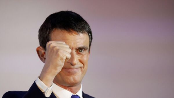 Former French Prime Minister and candidate Manuel Valls reacts after the results in the first round of the French left's presidential primary election in Paris - Sputnik Mundo