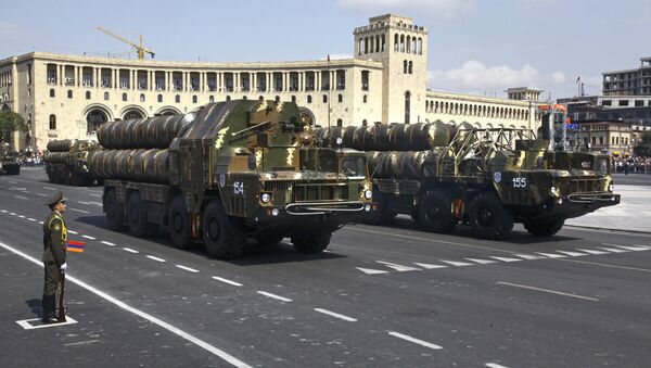 Sistemas de defensa antiaérea armenios durante un desfile militar en Ereván - Sputnik Mundo