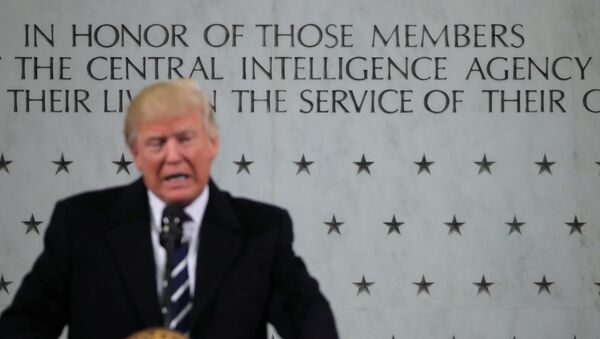 Donald Trump, presidente de EEUU, durante su visita a la CIA - Sputnik Mundo