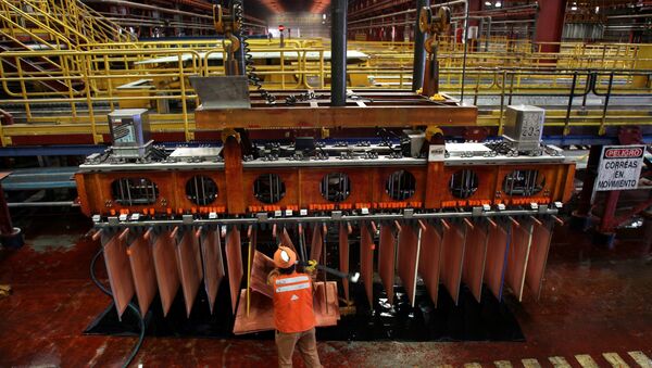 Un minero chileno en el yacimiento de cobre Escondida - Sputnik Mundo