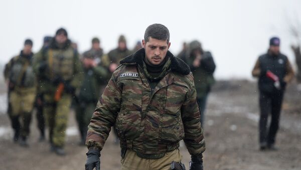 El comandante de una unidad de las milcias de la RPD, Mijaíl Tolstykh alias Guívi, cerca de Donetsk (archivo, 2015) - Sputnik Mundo