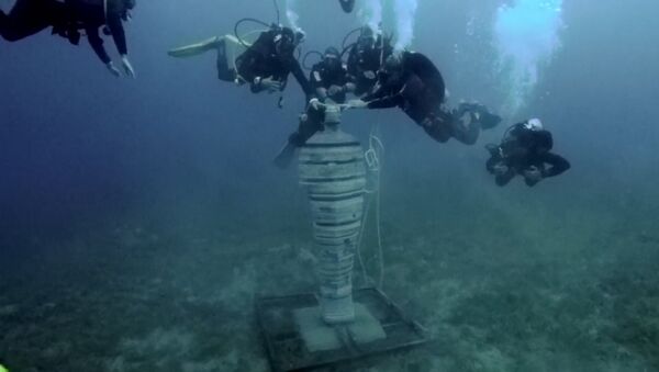 Esculturas submarinas cobran vida - Sputnik Mundo