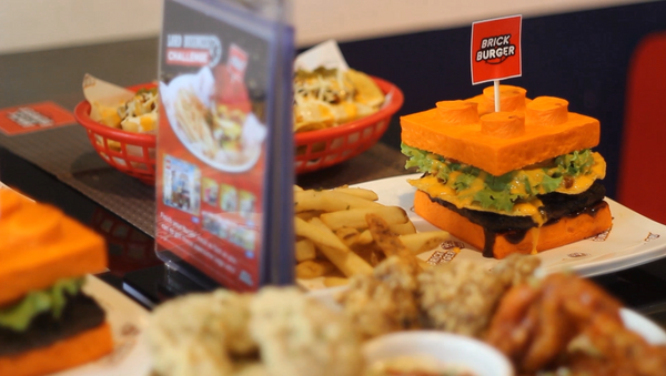 Filipinas: hamburguesas comestibles de Lego en un restaurante de Manila - Sputnik Mundo