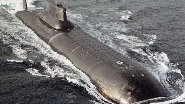 Un submarino de la clase Akula en el mar (imagen referencial) - Sputnik Mundo