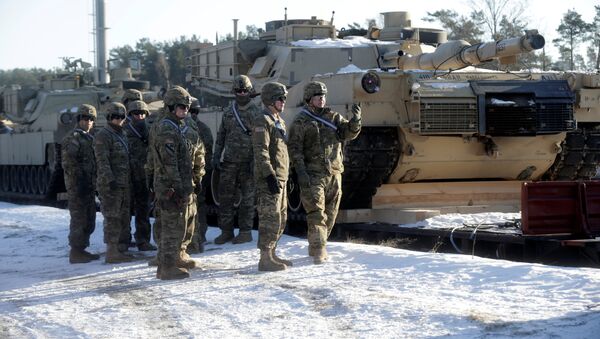 Tanques estadounidenses M1 Abrams llegan a Letonia (archivo) - Sputnik Mundo