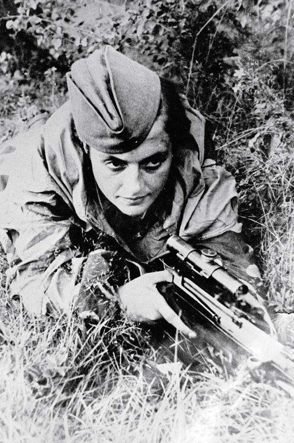 Lyudmila Pavlichenko, francotiradora soviética Lyudmila Pavlichenko, francotiradora soviética - Sputnik Mundo