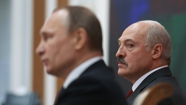 Presidente de Bielorrusia, Alexandr Lukashenko, y el presidente de Rusia, Vladímir Putin - Sputnik Mundo