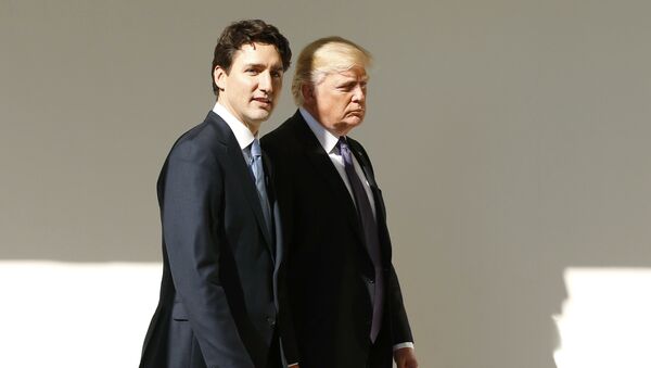 Primer ministro de Canadá, Justin Trudeau, y presidente de EEUU, Donald Trump - Sputnik Mundo