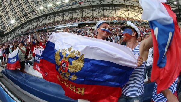 Aficionados rusos durante el partido entre Rusia e Inglaterra, celebrado en el marco de la Eurocopa 2016, 11 de julio de 2016 - Sputnik Mundo