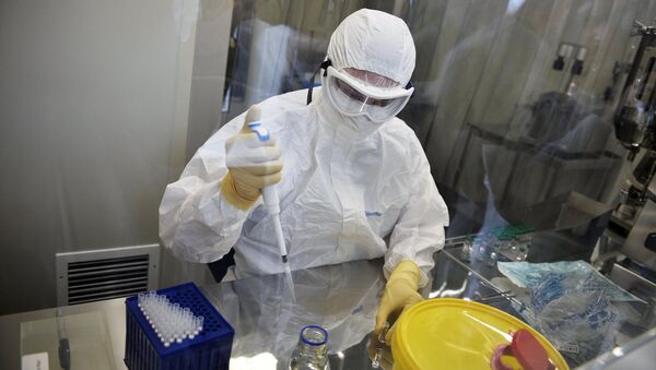Una médica en el laboratorio en el que fue creada la vacuna rusa contra el Ébola - Sputnik Mundo