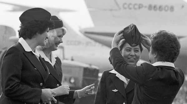 Las seductoras azafatas de la compañía rusa Aeroflot Las seductoras azafatas de la compañía rusa Aeroflot - Sputnik Mundo