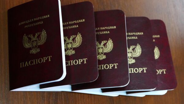 Pasaportes de la autoproclamada república de Donetsk - Sputnik Mundo