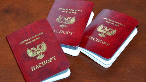 Pasaportes de las repúblicas de Donetsk y Lugansk - Sputnik Mundo