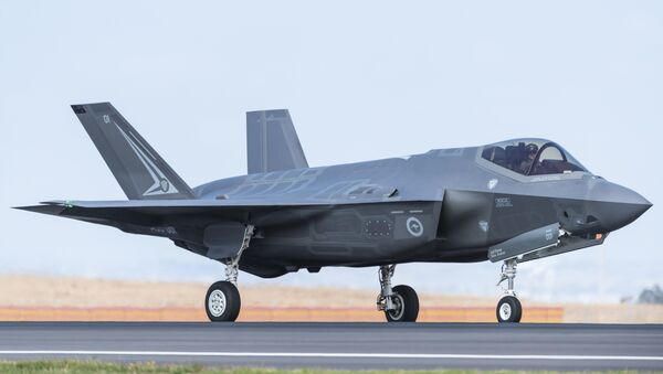 A Royal Australian Air Force F-35 aircraft taxis during the Australian International Airshow at Avalon airport on March 3, 2017 - Sputnik Mundo