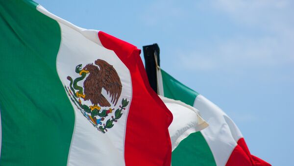 Banderas de México (archivo) - Sputnik Mundo