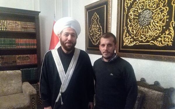 Ibai Trebiño con el Gran Mufti de Siria, Ahmad Hassoun - Sputnik Mundo