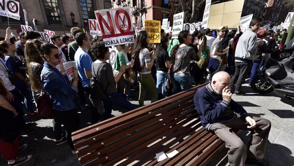 Protesta de estudiantes en España - Sputnik Mundo