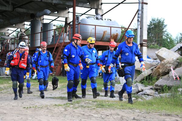 Los equipos de rescate más valientes del mundo - Sputnik Mundo