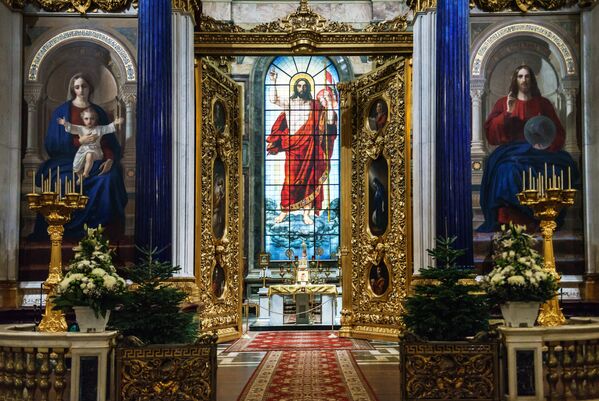 El suntuoso interior de la catedral de San Isaac de San Petersburgo - Sputnik Mundo
