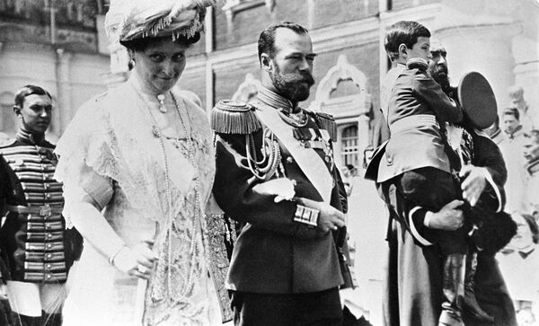 Los lazos de sangre de la reina Isabel II con Rusia y la sanguinaria historia detrás Los lazos de sangre de la reina Isabel II con Rusia y la sanguinaria historia detrás - Sputnik Mundo