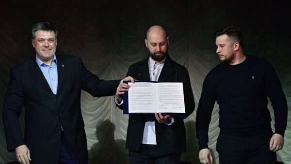 La firma de un manifiesto en Kiev por los nacionalistas - Sputnik Mundo
