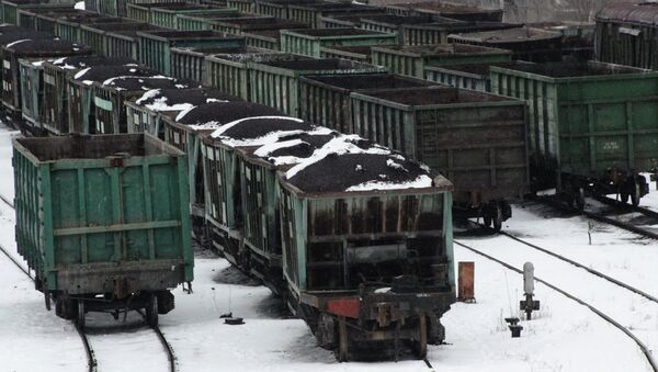 Transporte ferroviario con carbón en Donetsk (archivo) - Sputnik Mundo