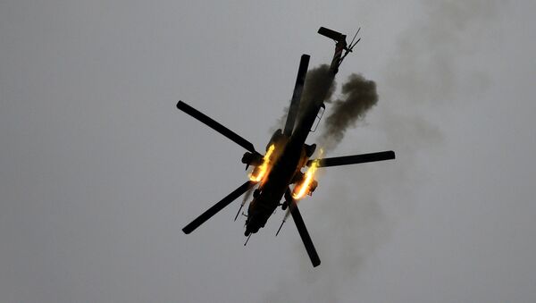 Helicóptero iraquí ataca las posiciomes de Daesh - Sputnik Mundo