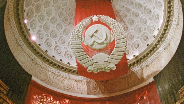 Hoz y martillo, símbolo de la URSS - Sputnik Mundo