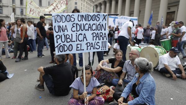 Protesta de maestros en Buenos Aires - Sputnik Mundo