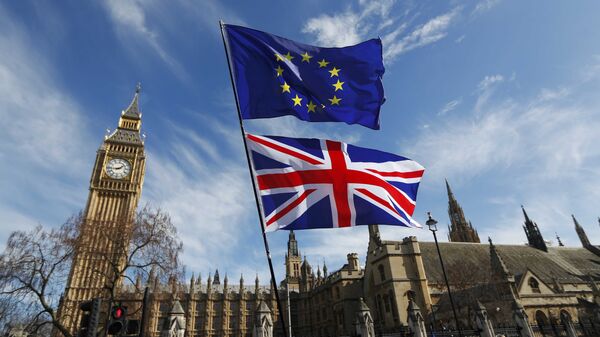 Banderas de Reino Unido y UE - Sputnik Mundo