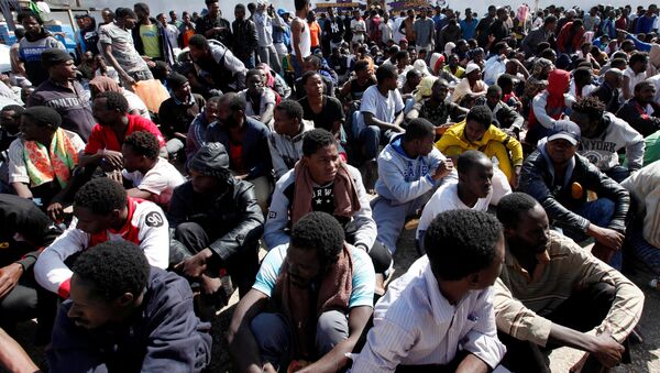 Los migrantes rescatados en Libia - Sputnik Mundo