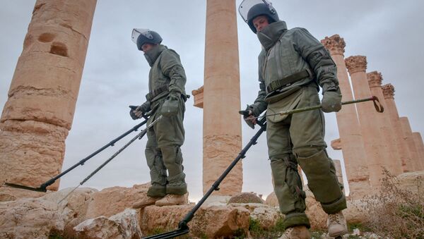 Zapadores rusos desminan la ciudad liberada de Palmira - Sputnik Mundo