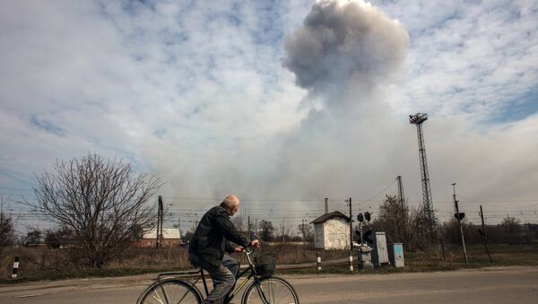 El área del incendio que se desató en un almacén del Ejército ucraniano ubicado en la provincia de Járkov - Sputnik Mundo