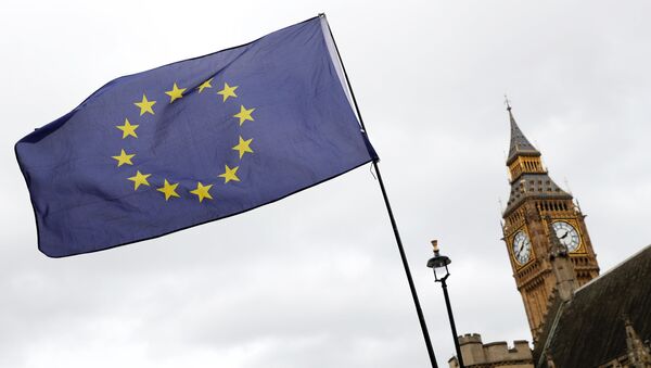 Bandera de la UE en frente de la torre Big Ben - Sputnik Mundo