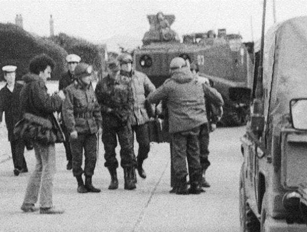 Rendición de los soldados británicos en Malvinas en 1982 Rendición de los soldados británicos en Malvinas en 1982 - Sputnik Mundo