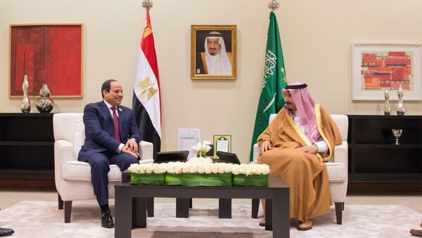 Abdelfatá al Sisi, presidente de Egipto y Salmán bin Abdulaziz, rey de Arabia Saudí (archivo) - Sputnik Mundo