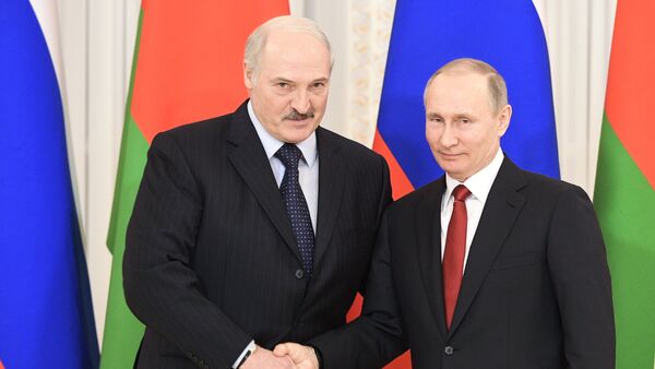 Presidente de Bielorrusia, Alexandr Lukashenko, y presidente de Rusia, Vladímir Putin - Sputnik Mundo