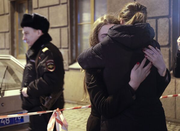 El mundo rinde homenaje a las víctimas del atentado de San Petersburgo - Sputnik Mundo