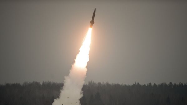 Lanzamiento de un misil del complejo táctico Tochka-U - Sputnik Mundo