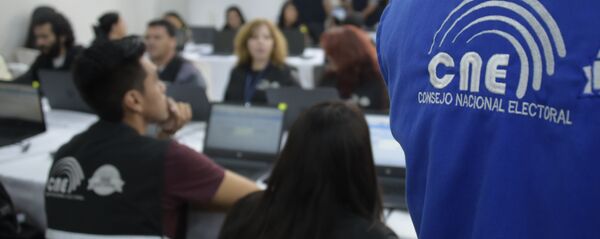 Members of the National Electoral Council take part in the counting of votes in Quito on February 21, 2017. Members of the National Electoral Council take part in the counting of votes in Quito on February 21, 2017. - Sputnik Mundo